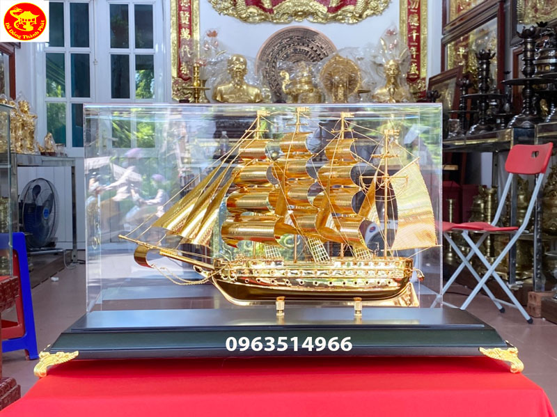 mô hình thuyền buồm mạ vàng để bàn làm việc cao cấp