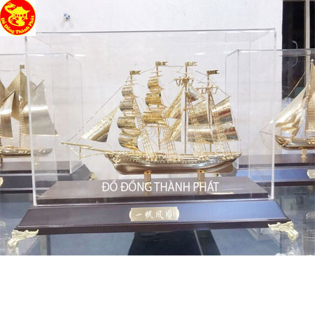 Mô Hình Thuyền Dát Vàng 9999 Cho Tổng Giám Đốc DMG