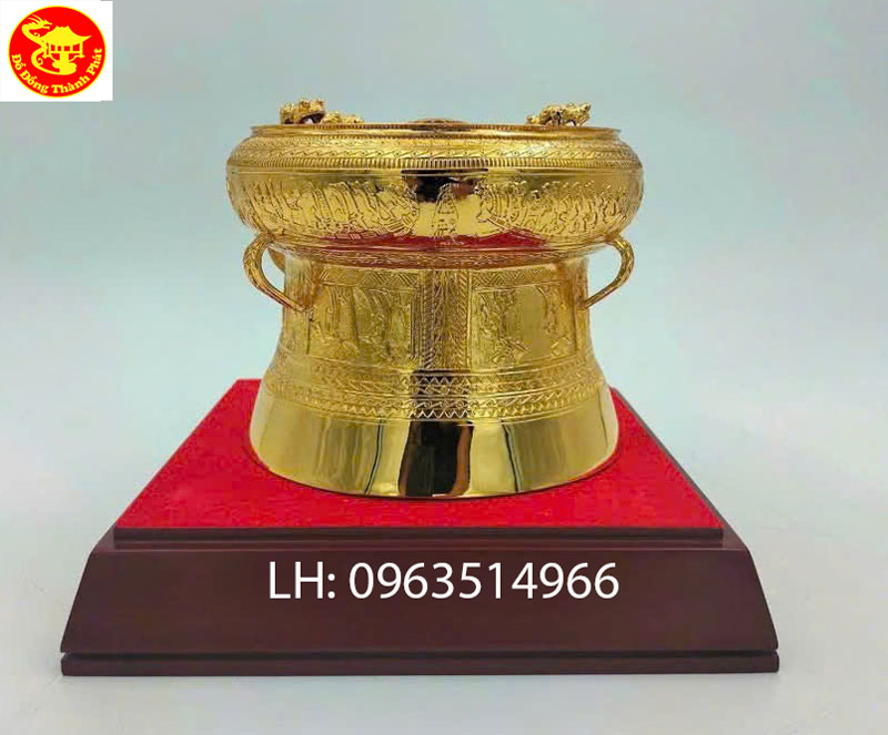 quả trống đồng lưu niệm để bàn làm việc