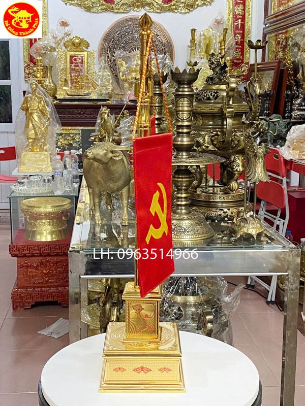 cột cờ để bàn làm việc đẹp