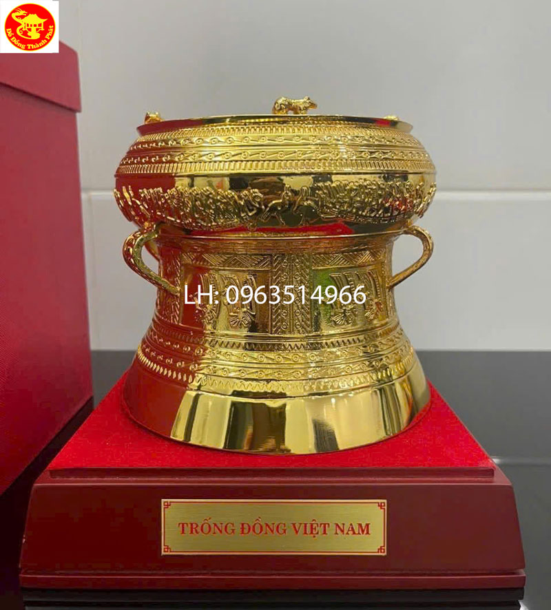 quả trống đồng lưu niệm được biếu tặng đối tác bạn bè người thân