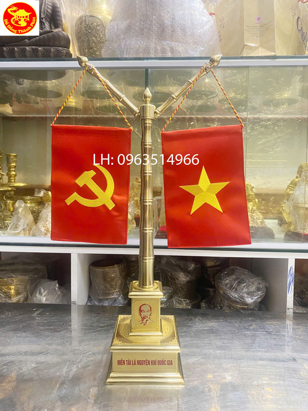 nơi bán cột cờ bằng đồng để bàn làm việc