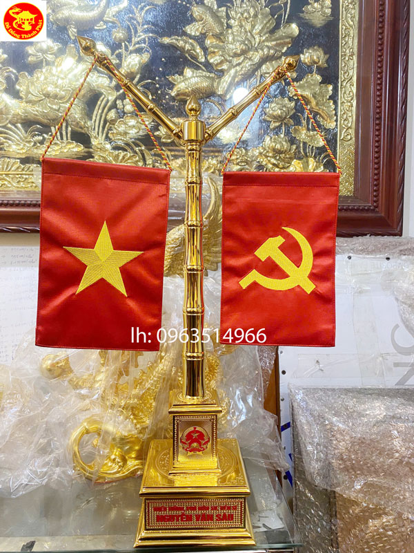 cột cờ bằng đồng để bàn làm việc 