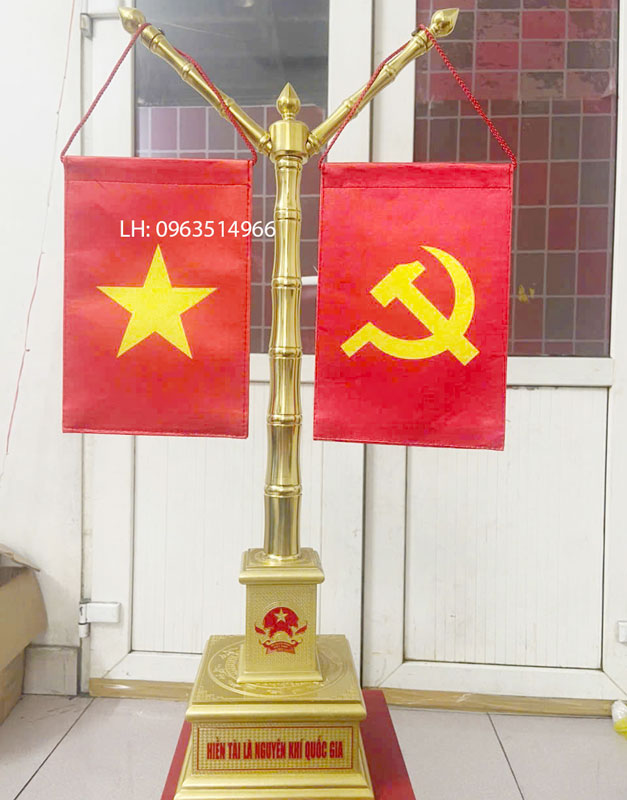 hoàn thiện cột cờ bằng đồng cho anh khách tại cầu giấy Hà Nội