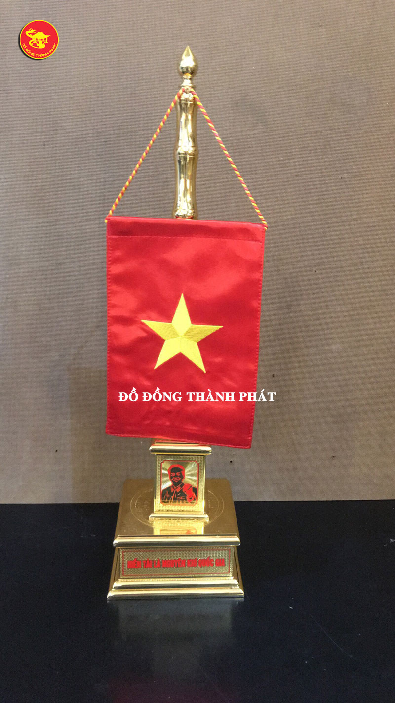 Cột cờ thân trúc đơn để bàn làm việc tại Hà Nội