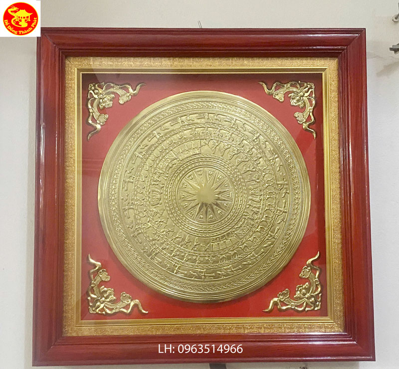 tranh đồng mặt trống treo phòng khách đẹp