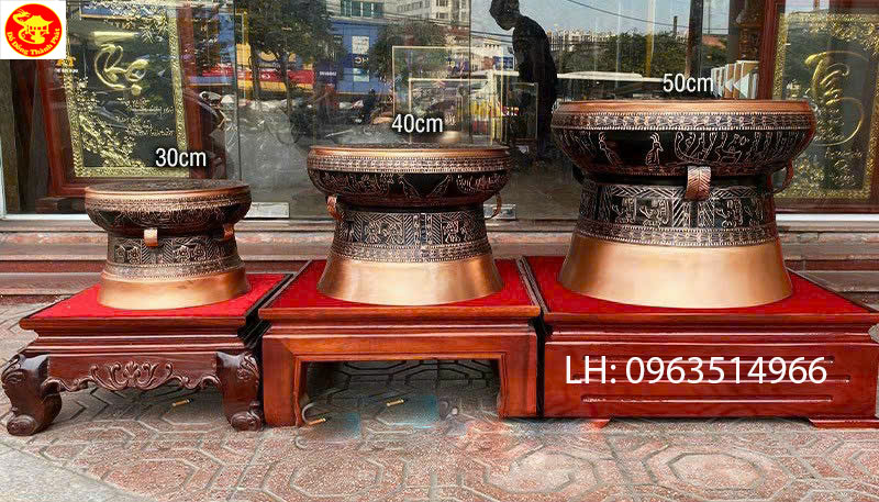 hoàn thiện bộ ba quat trống đồng đông sơn trưng phòng khách đẹp